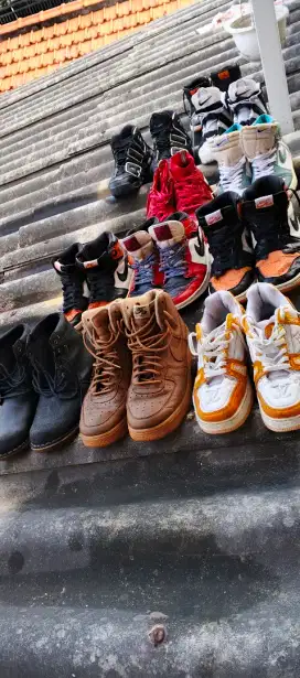 Sepatu pria bekas