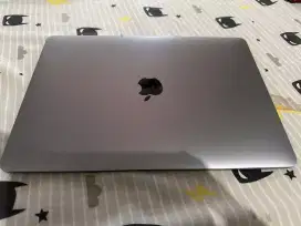 Macbook Air M1 2020 8/256 13.3 inch 
+ Apple Magic Mouse