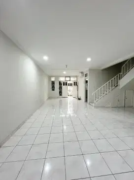 Dijual Rumah Cantik siap huni di Gading Kirana