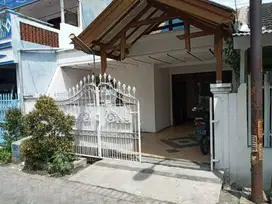 DISEWAKAN RUMAH SEMOLOWARU
