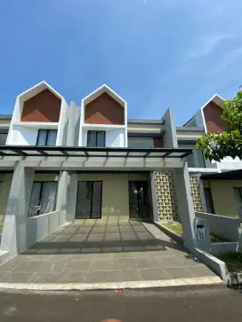 Over Kredit 50 Juta Rumah 2 Lantai di VARANA GOLF ESTATE