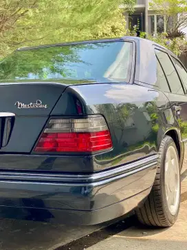Mercedes Benz E220 W124 M111 1995 MT Masterpiece Smark Black Good Cond