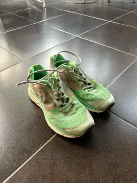 Sepatu Lari Nike Vomero 8 Size 41