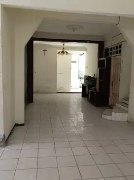 Rumah 2 Lantai Hook Nol Jalan Raya Darmo Indah Sari