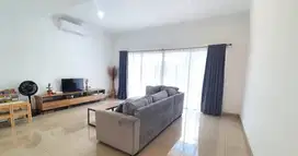 Rumah hoek 2lt 10x20 200m type 5KT Cluster Lantana JGC Jakarta Garden