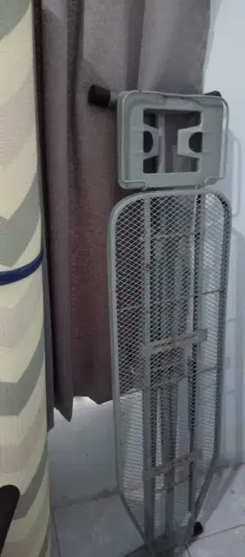 Meja Setrika Berdiri merek IKEA