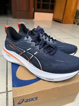 Dijual Sepatu Asics GT2000-13 Navy, ukuran 42,5