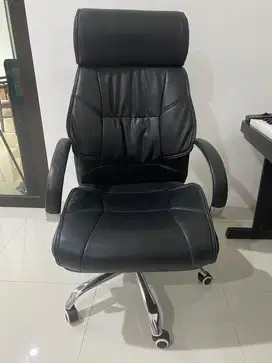 Kursi Kantor/Kursi Direktur Empuk Nyaman