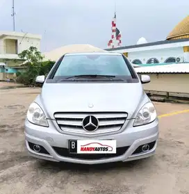 Mercedes Benz B180 Tahun 2009 Automatic Abu abu Metalik