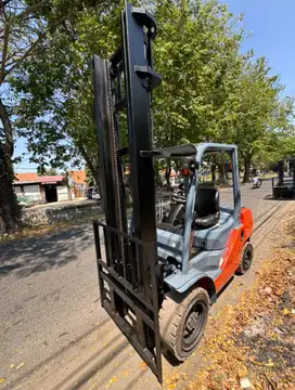 DIJUAL TOYOTA 3 TON MAST TWO STAGE TAHUN MUDA SIAP KERJA