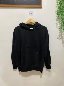 Hoodie hitam hnm
