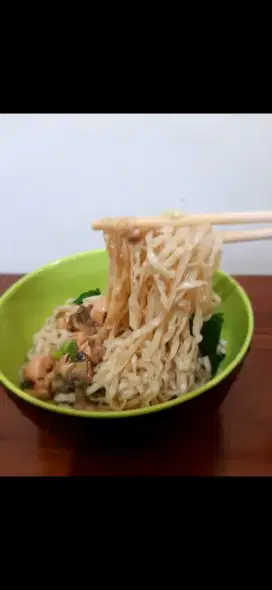 Lowongan Kerja Helper dan Mengantarkan Pesanan Bakmi