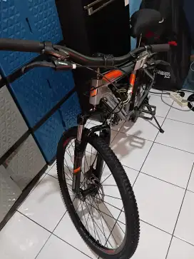 Di jual sepeda merk POLYGON MONARCH