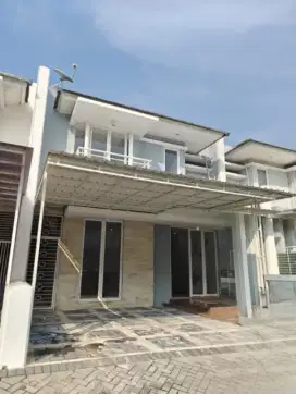 Disewa rumah 2 lantai desain minimalis