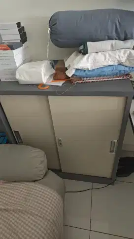 Kabinet besi sliding
