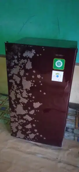 Kulkas 1pintu Sharp kirei siap pakai.