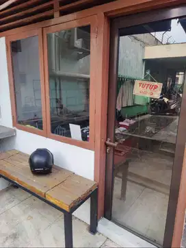 Disewakan ruang usaha cocok untuk salon / barber shop, snack, kuliner