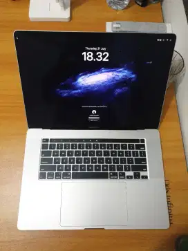 Macbook Pro 2019 Touchbar i7 16 RAM 32 Storage SSD 512gb