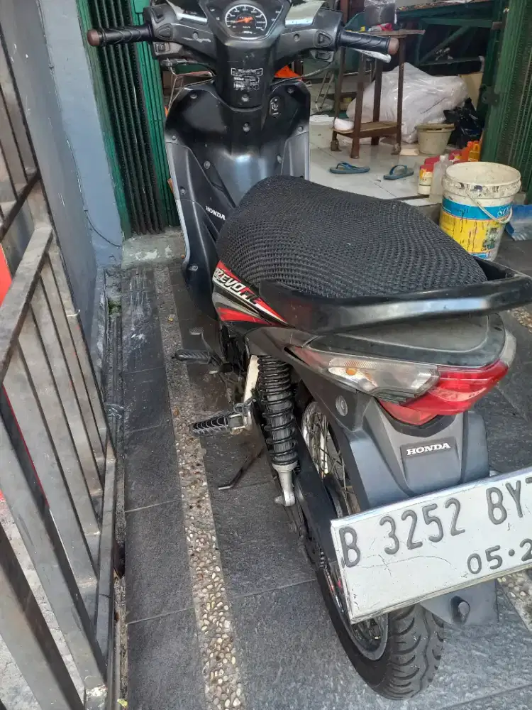Tangan pertama tidak kena banjir