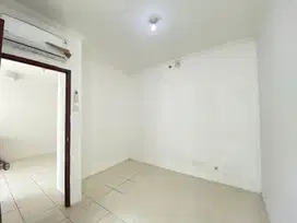sewakan 2BR kosongan 2AC view pool Apt.Mediterania Garden Residence 2