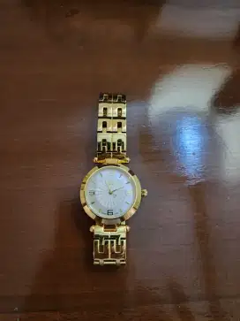 Jam guess warna gold
