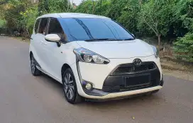 Toyota sienta V matic 2016