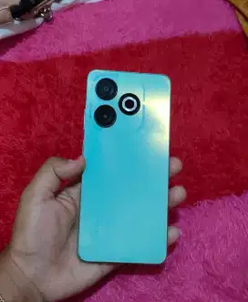 Infinix smart 8 ram 4+4/128!.