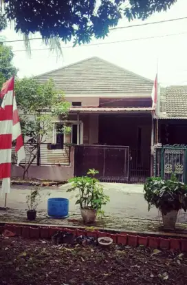 Rumah huk lt. 175m2 Limus Pratama Regency Depan Taman