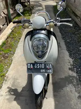 Jual motor scoopy karbu 2011 harga bisa di nego