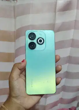 Infinix smart 8 ram 4+4/128!.