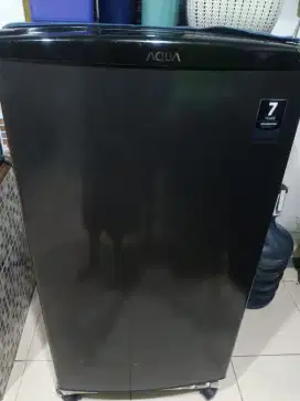 Kulkas Dua Pintu dan Freezer