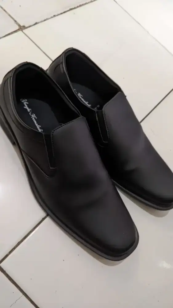 Sepatu pantofel Yongki