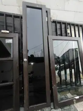Daun Jendela Kayu Kamper