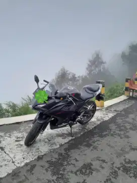 Honda CBR150 hitam