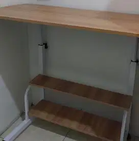 Meja Kerja Portable Dengan Rak