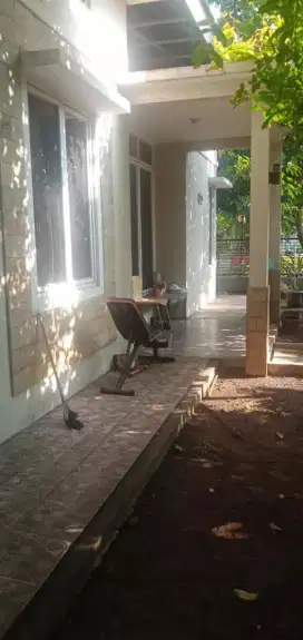 Rumah huk lt. 175m2 Limus Pratama Regency Depan Taman