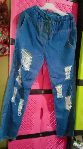 Celana Jeans Ripped