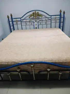 Tempat tidur, kasur  dan kaca rias