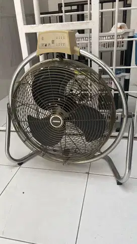 Kipas angin Krisbow bekas