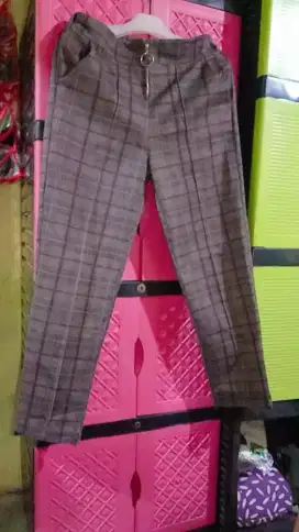 Celana Bludru Kotak
