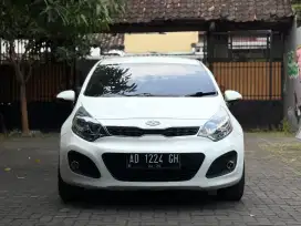 Kia rio matic 2014 putih ready