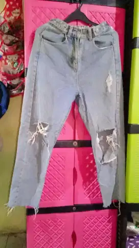 Celana Jeans Ripped