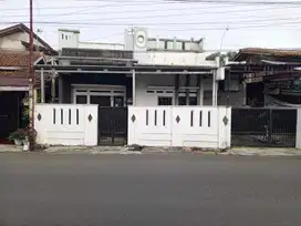 Rumah STRATEGIS pinggir jln raya dekat stasiun KAI