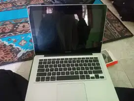 Dijual cepat laptop macbook tahun 2011
