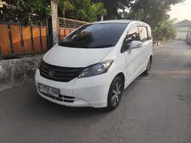 Di jual Freed PSD 2010 AT putih favorit joz