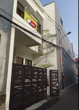 Rumah baru 2 lantai di Pancoran kalibata Jakarta selatan siap huni