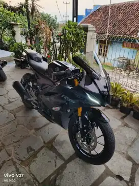 Yamaha R15 V4 2022 hitam