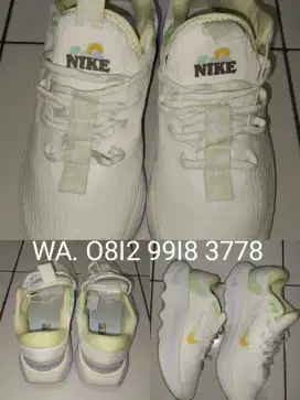 Dijual sepatu merk. Nike
