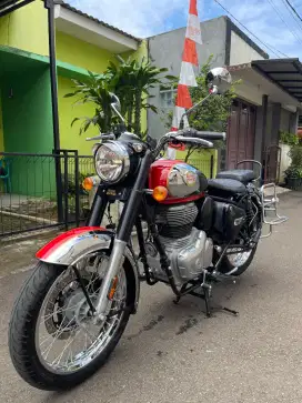 Classic 350 chrome red 2023 low km