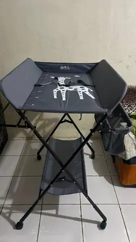 Changing table ( meja ganti popok )